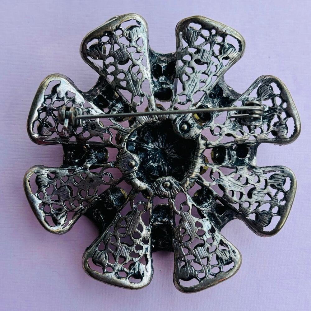 Vintage Sparkling Large Rhinestone Ruffled Brooch - Picture 3 of 5